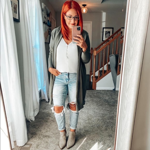 Meet your Posher, Gabriella - Picture 1 of 2